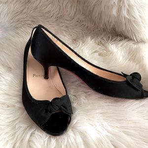 Black pumps